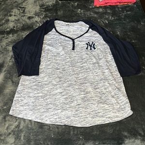 New York Yankees plus size top. 2X